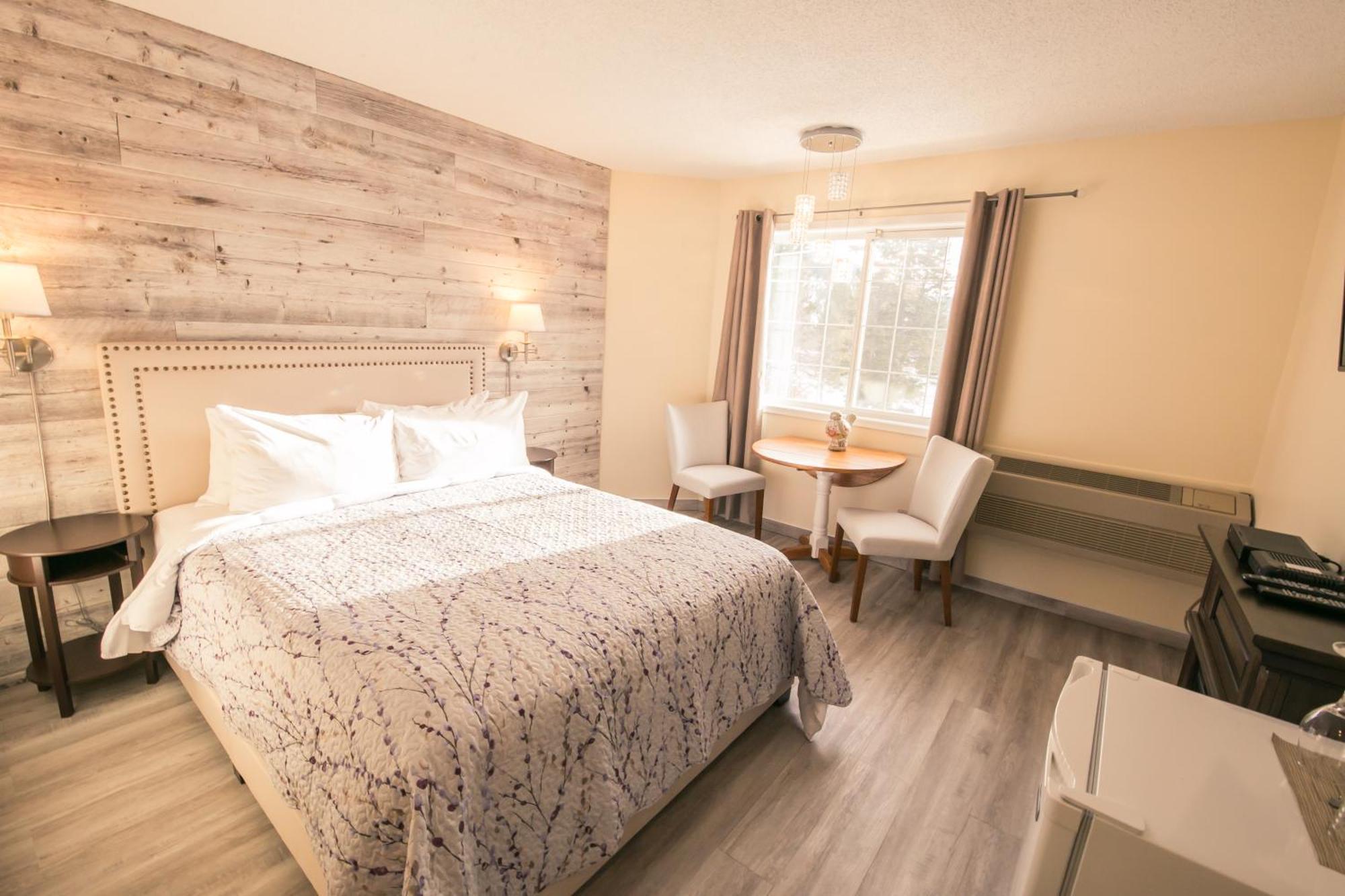 Inn On Canyon Radium Hot Springs